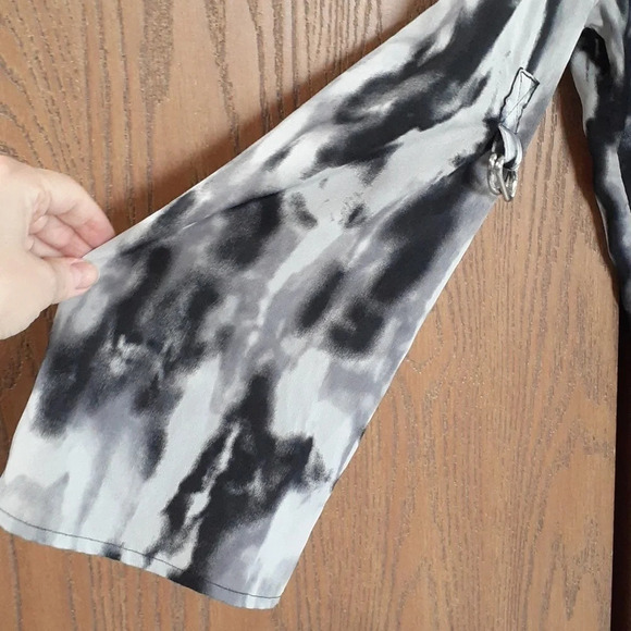 Micheal Kors | Abstract Print Blouse (L) - Picture 3 of 6